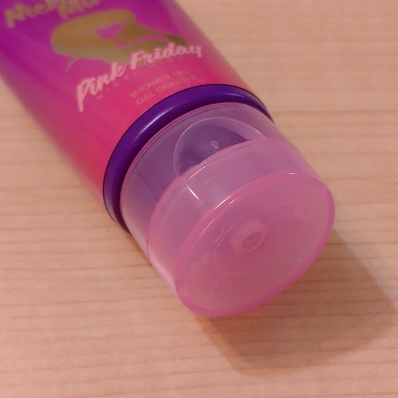 $5 🆕 Nicki Minaj Pink Friday Shower Gel - Picture 4 of 4